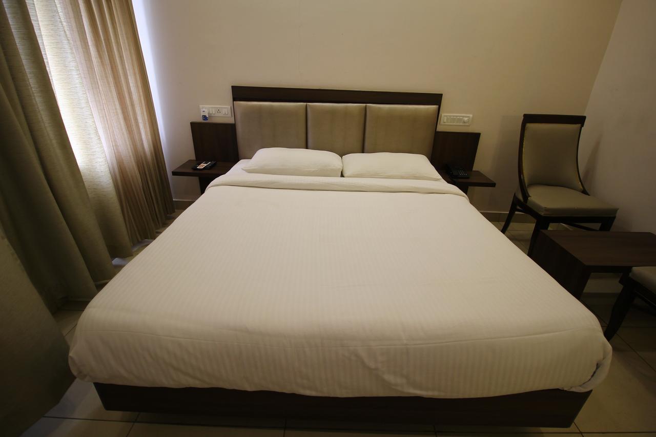 Vels Hotel Puduččéri Exteriér fotografie