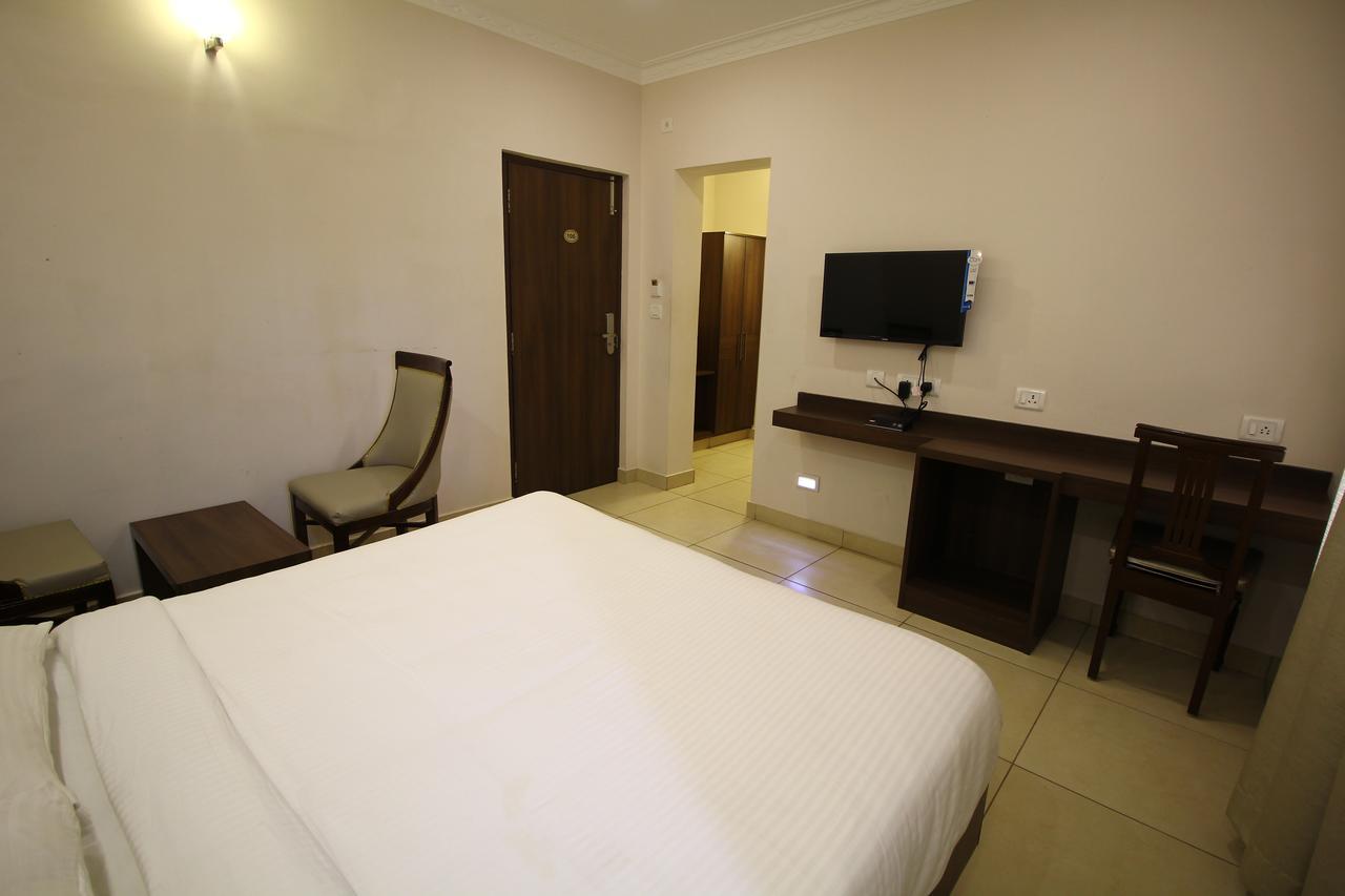 Vels Hotel Puduččéri Exteriér fotografie